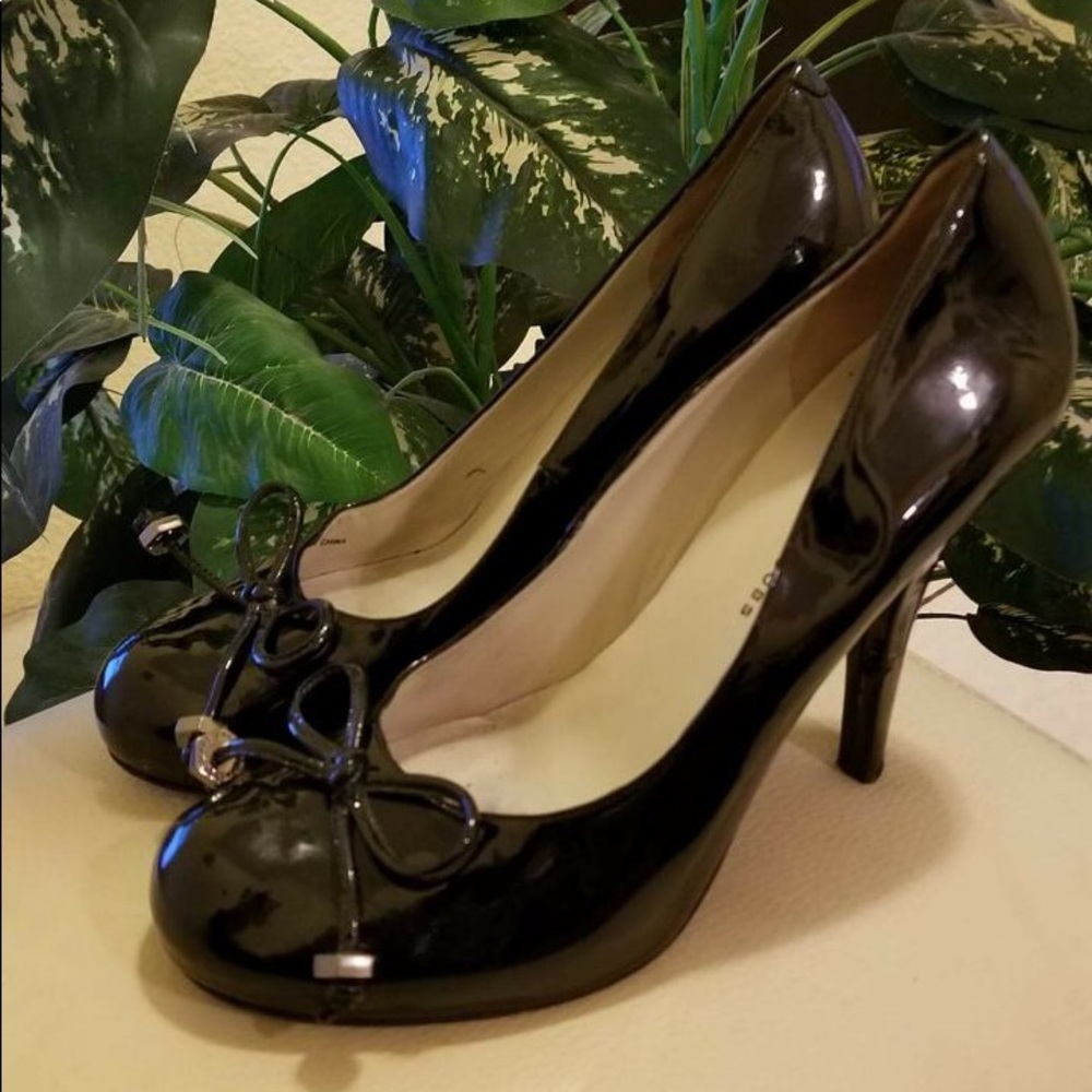 Marc Jacobs black patent pumps size 38